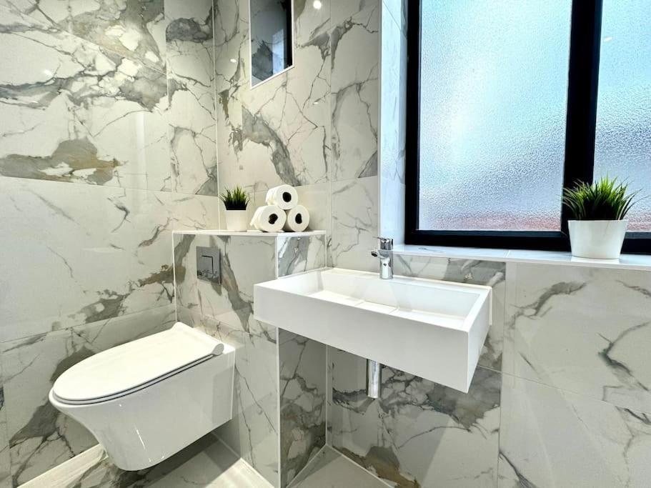 3Br Westbourne Delight - Near Beach & Bournemouth! Екстер'єр фото